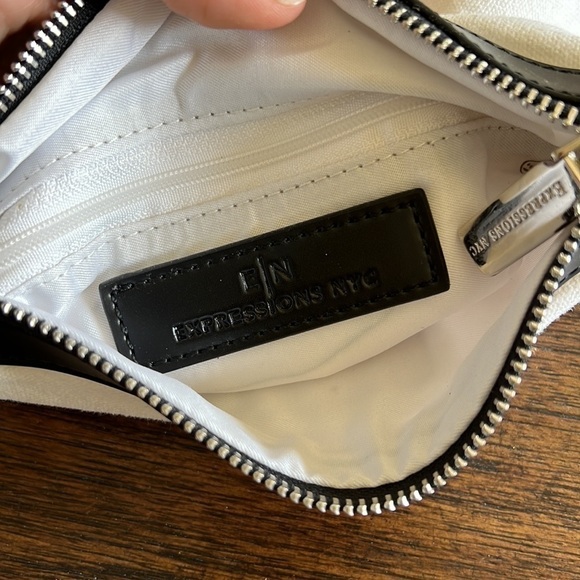 expressions NYC small zipper bag, NWOT - Picture 5 of 8